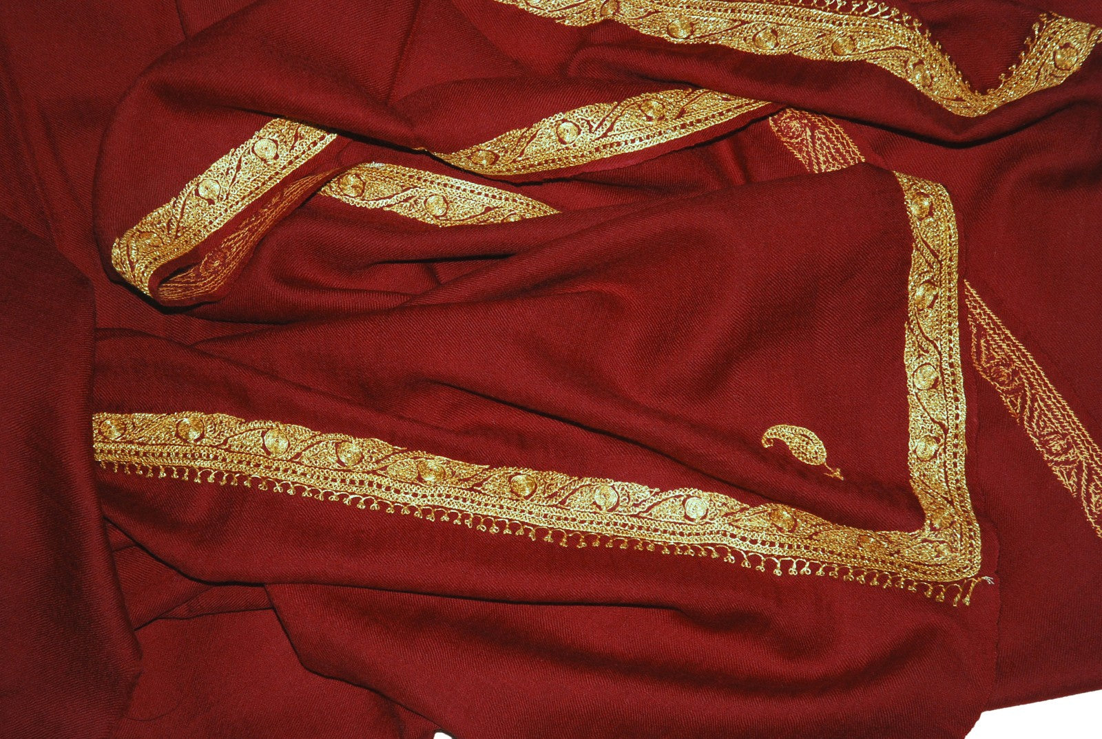 Exquisite Kashmiri Tilla Embroidered Ladies Hang Bag in Burgundy